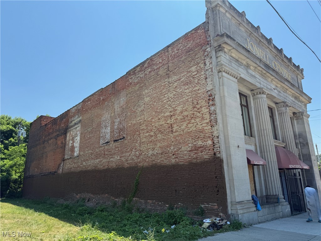 10518 Superior Avenue