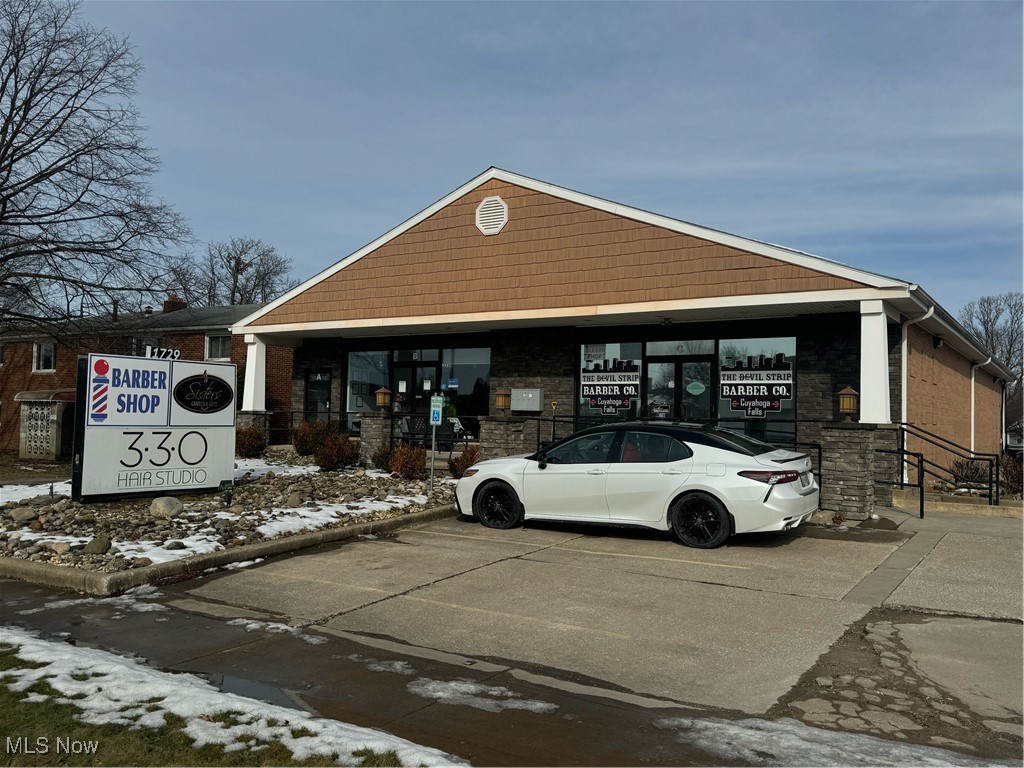 Don’t miss out on this unique chance to invest in a prime retail property with immediate income potential! This multi-unit retail space is located in a highly sought-after area with excellent foot traffic and visibility. 2 units are already leased and generating a steady rental income through 2029!. The finished basement area is available for rent with a separate entrance in the front and back of the building generating an opportunity for several more leasable units! Whether you are a seasoned investor or just getting started, this property offers both the stability and chance for long term capital appreciation. Interested parties please call or email for specifics.
·        Two Fully Leased Units: Leased through 2029
·        Vacant Units: Multiple unit potential in finished basement with separate entrance.
·        Prime Location: Situated in a bustling area with high demand, ensuring both current and future tenants will thrive.
·        Strong Income Potential: With two units already producing revenue, you will immediately start seeing returns, while the
vacant units provide immediate additional income opportunity.    Â
·        Daily Traffic Count: 18,000+