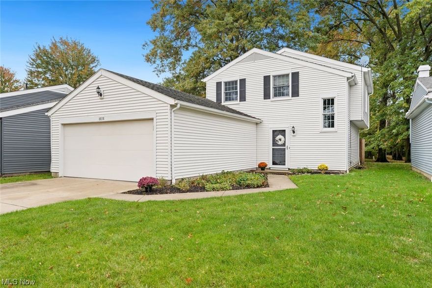 Welcome to this move in ready, freestanding cluster home located on a cul-de-sac! This home features 3 bedrooms, 1.5 baths, professionally cleaned and updates throughout! Enjoy the spacious, updated kitchen with stainless steel appliances, beautiful backsplash, plenty of counterspace and storage. The dining room opens to the huge living room. The back private patio overlooks the backyard and offers the perfect space for your morning coffee or entertaining with great views. Upstairs you will find three bedrooms with plenty of closet space and a large full bathroom with dual sinks! The generous 2 car garage offers convenient access into the home. Enjoy the beautiful lake, pool, playground and picnic area, as well as the lawn maintenance, landscaping and snow removal! Updates include New stove 2023, Hot water tank 2022, Furnace 2016, Roof 2010 and more! Leasing is permitted. Schedule your showing today! 3D Walkthrough link available!