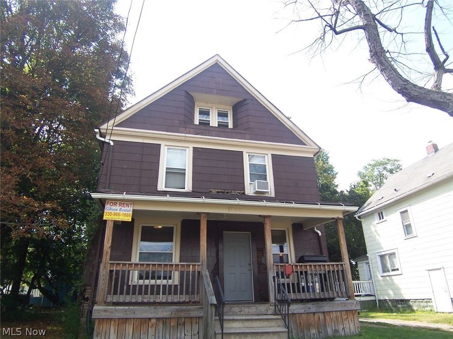 Cash Flow property at the University of Akron!!! Over $32k in gross rent per year at this property! Fully rented for the 2017-2018 school year with first semester rent already collected. Updated carpet, windows, and appliances. This is a fantastic cash flow opportunity. Never a vacancy and always in demand. Call for your showing today.