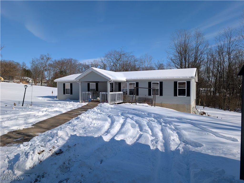 Photo of 2070 Potts Lane, Zanesville, OH 43701 (MLS # 5184506)