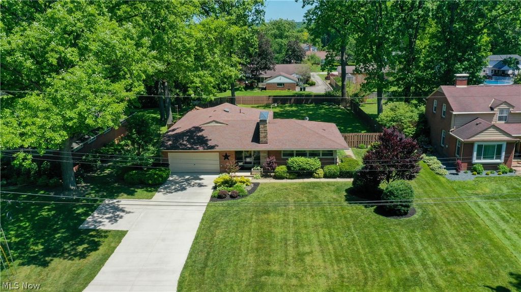 Photo of 277 Marwood Drive SE, Warren, OH 44484 (MLS # 5214633)