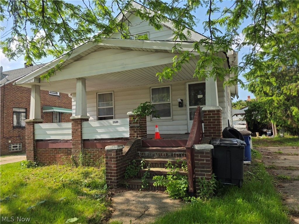 Photo of 19509 Kewanee Avenue, Cleveland, OH 44119 (MLS # 5211589)