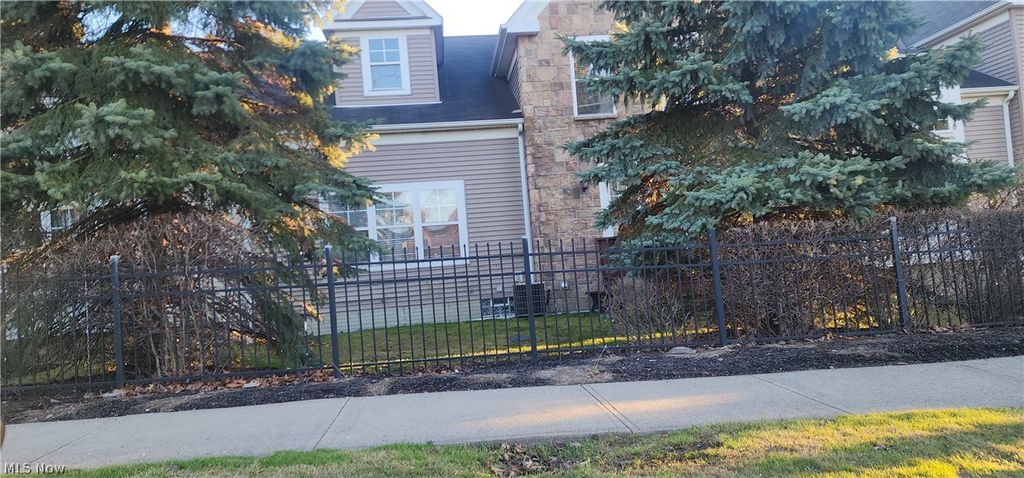 Photo of 11567 Sunny Drive, Warrensville Heights, OH 44128 (MLS # 5191777)