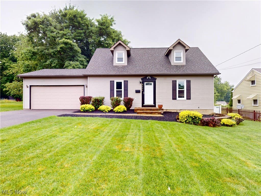 Photo of 3904 Dunbar Street, Youngstown, OH 44515 (MLS # 5221893)