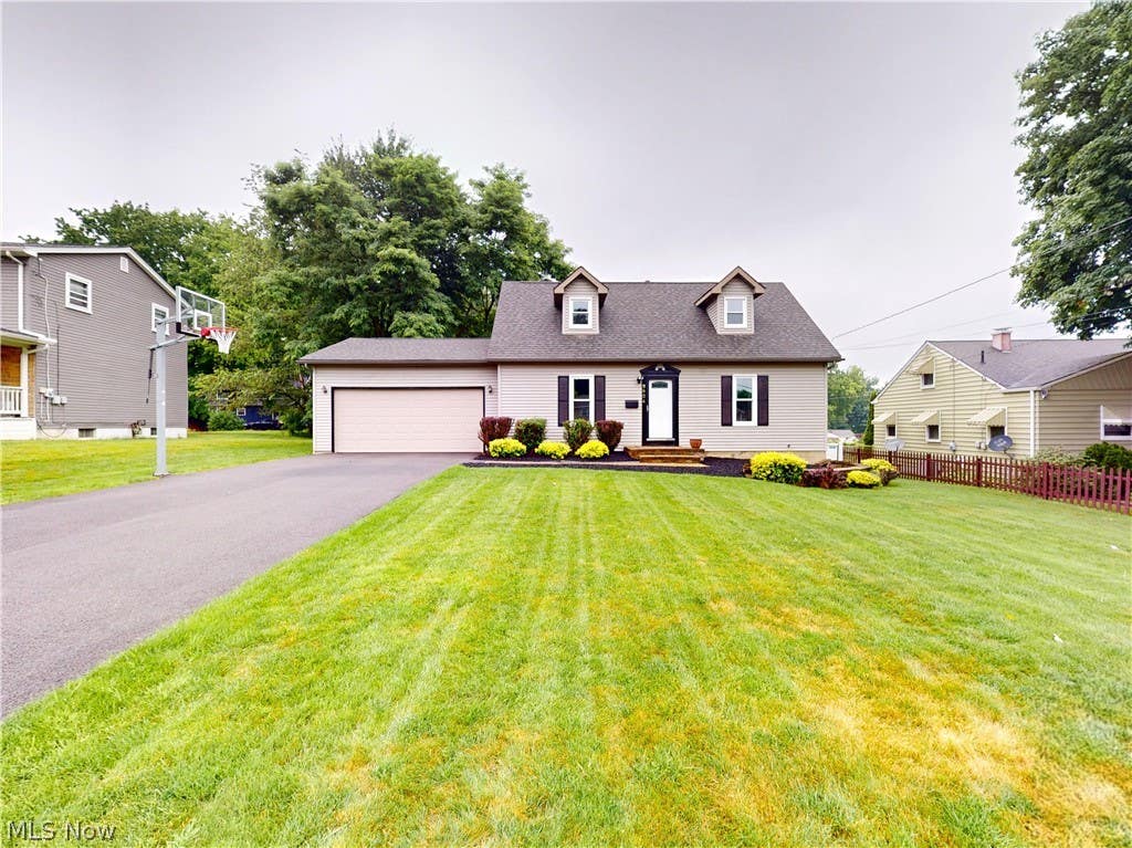 Photo of 3904 Dunbar Street, Youngstown, OH 44515 (MLS # 5221893)
