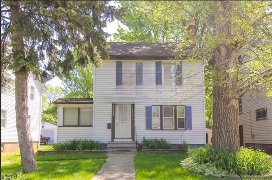 Great chance to own this income producing property in the heart of Cleveland Heights. Perfect location close to everything this city has to offer. Home features three bedrooms and one full bathroom. Well-maintained under property management. Hurry to take advantage of this amazing opportunity before it's too late!
