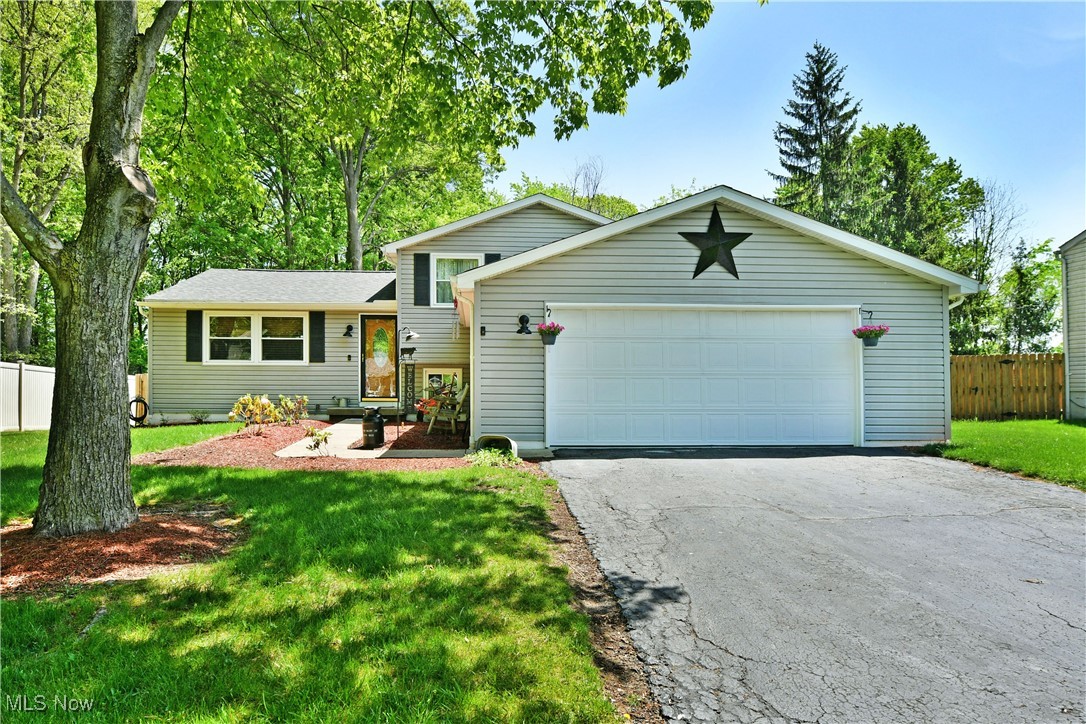 1317 Cedarwood Drive, Mineral Ridge, Ohio image 1