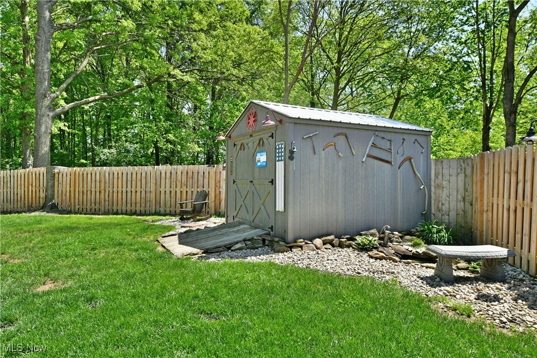 1317 Cedarwood Drive, Mineral Ridge, Ohio image 6