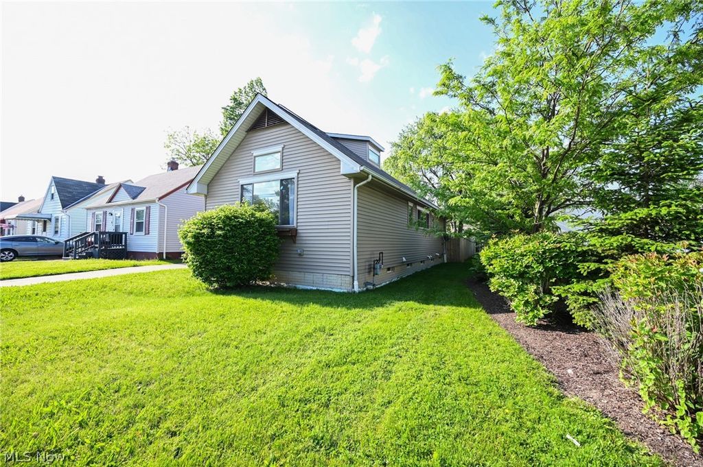 Photo of 17725 Puritas Avenue, Cleveland, OH 44135 (MLS # 5211465)