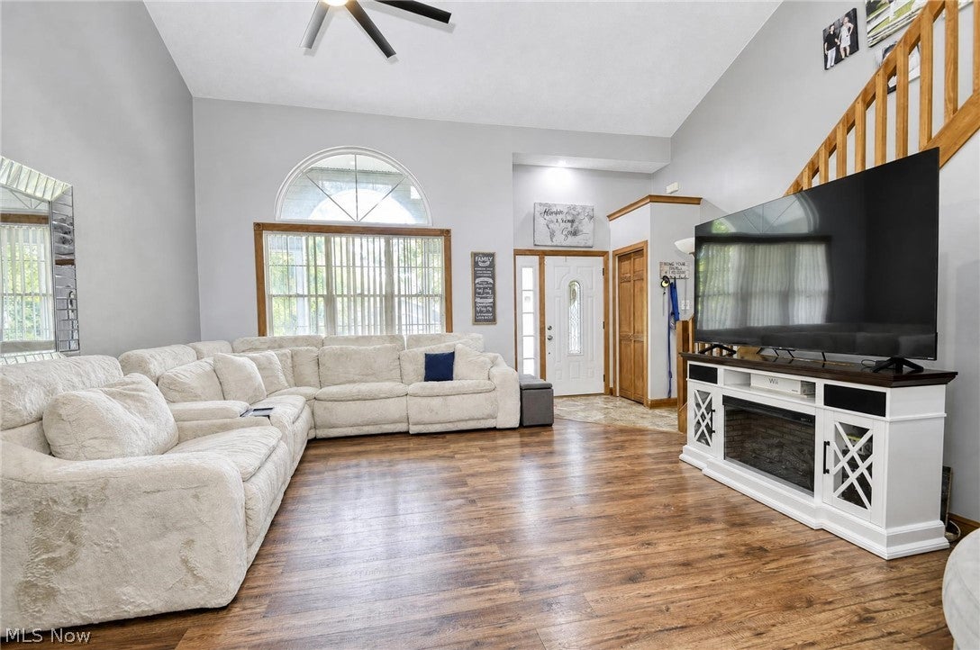 1355 Lake Vue