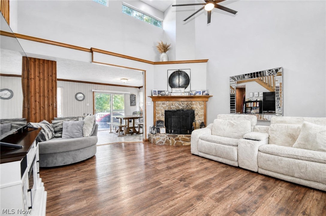 1355 Lake Vue