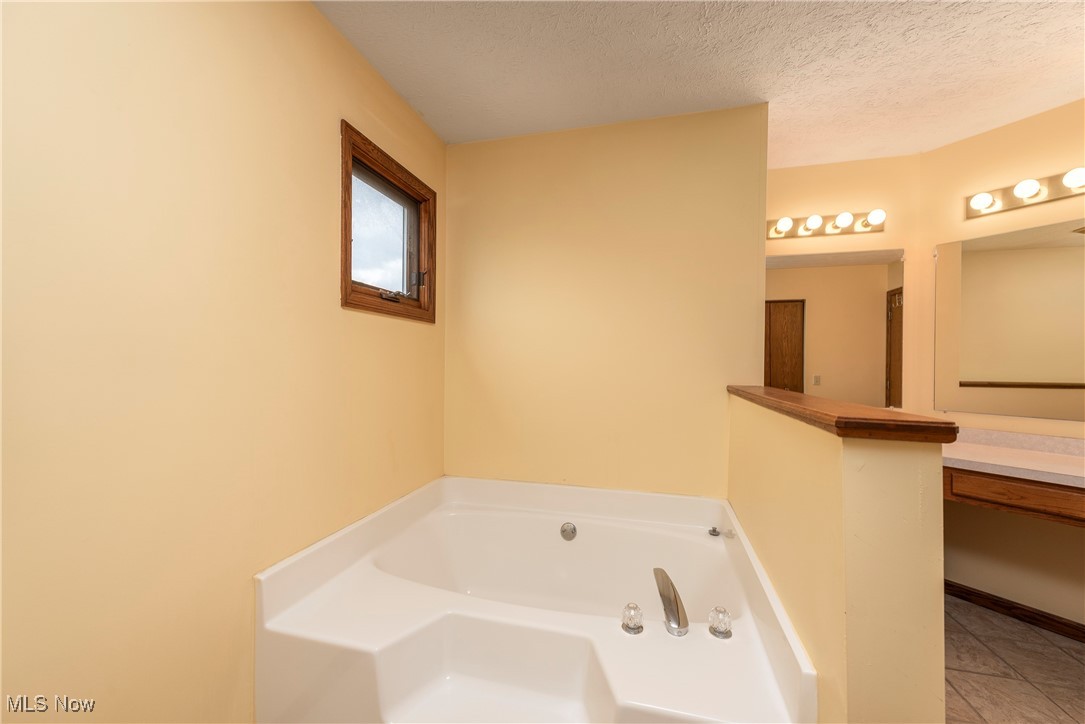1713 Chestnut Trail Drive, Twinsburg, Ohio image 28
