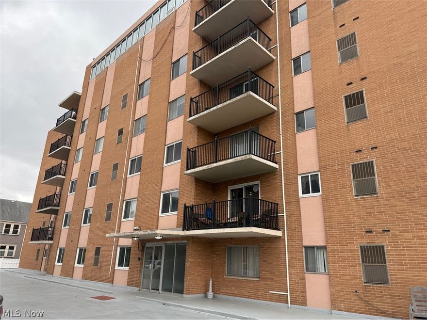 This roomy 2-bedroom, 1.5-bath condo offers urban living in a quiet, well-maintained building with an indoor pool. Located in the heart of Lakewood, just minutes from Edgewater Beach and everything the city has to offer.  Enjoy the many restaurants, bars, coffee shops, yoga studios, and boutique shops just blocks away.

Take in the sunrise or create an urban garden on your private balcony.  Enjoy gorgeous views of Downtown from the rooftop party room. Includes one parking space in a heated garage.