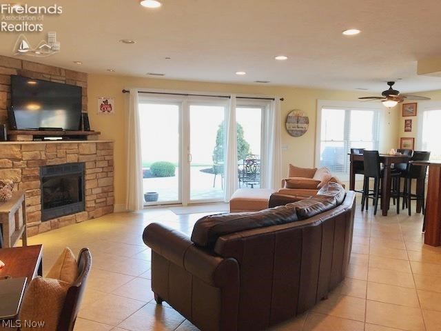 Harbors End Condo - Residential