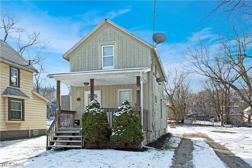 ATTENTION INVESTORS! Welcome to 534 Gage St, Akron, OH. Great opportunity to add a cash flowing property to your portfolio. This property is currently being used as a University of Akron rental and is rented for $900 a month ($300 per room) and tenants pay all utilities! This property has a possible cap rate of 15% or a possible 40% cash on cash return! Schedule your private showing today so you can add 534 Gage St, Akron, OH to your investment portfolio.