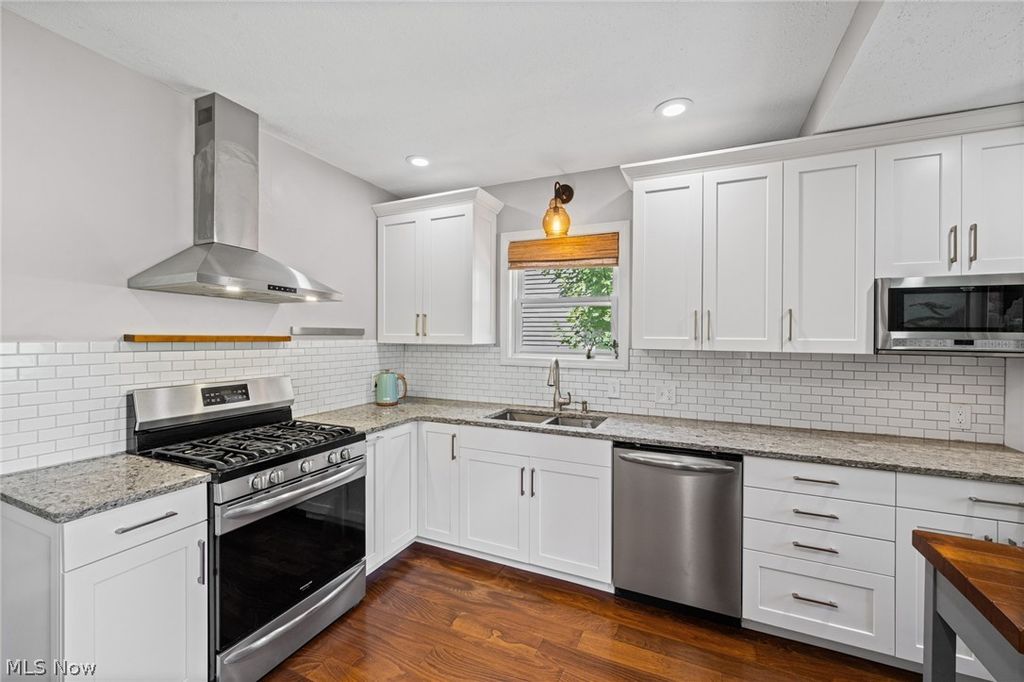 Photo of 3363 E Scarborough Road, Cleveland Heights, OH 44118 (MLS # 5222382)