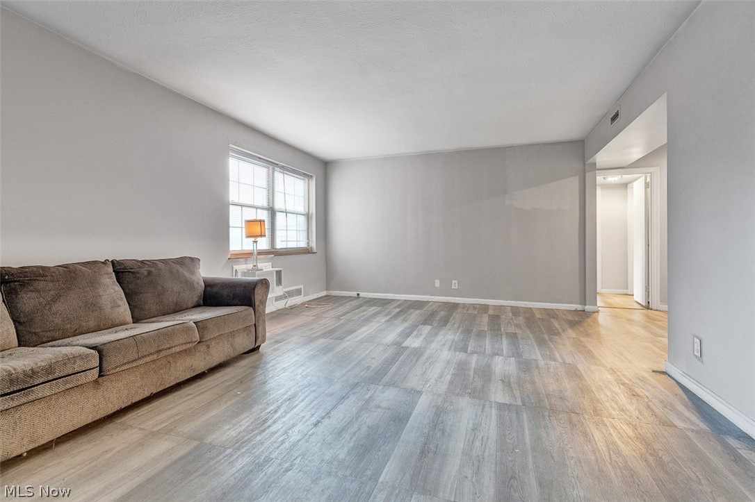 Georgian Condo 105w W - Residential