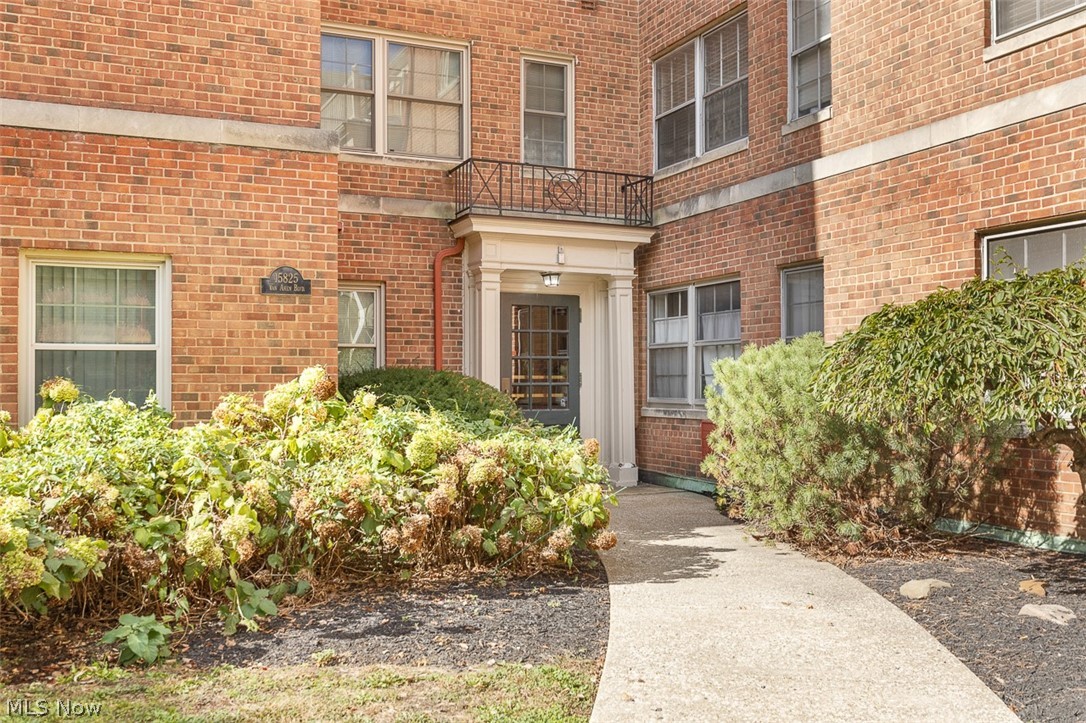 Georgian Condo 105w W - Residential