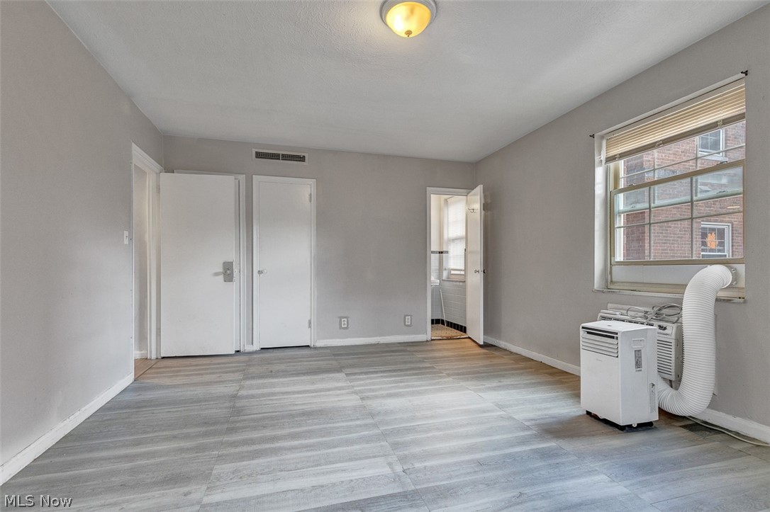 Georgian Condo 105w W - Residential