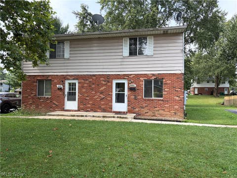 Multifamily For Rent - 4426 Cherryhurst Drive<br/> Stow, OH 44224