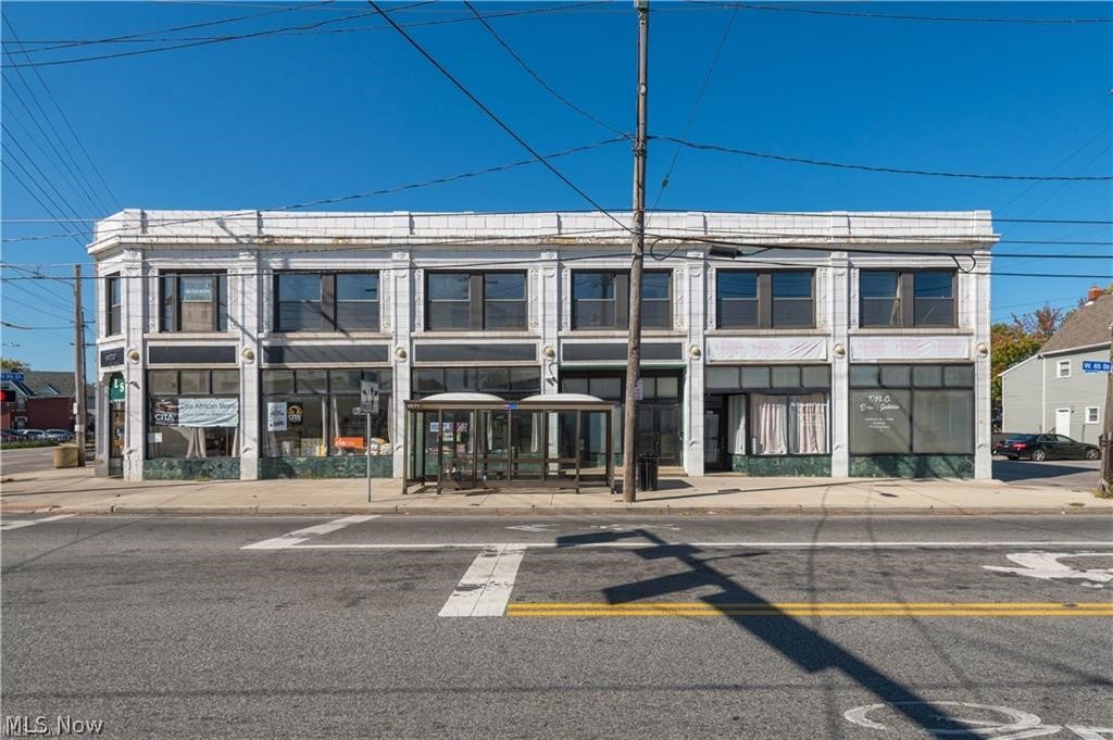 2082 W 65th