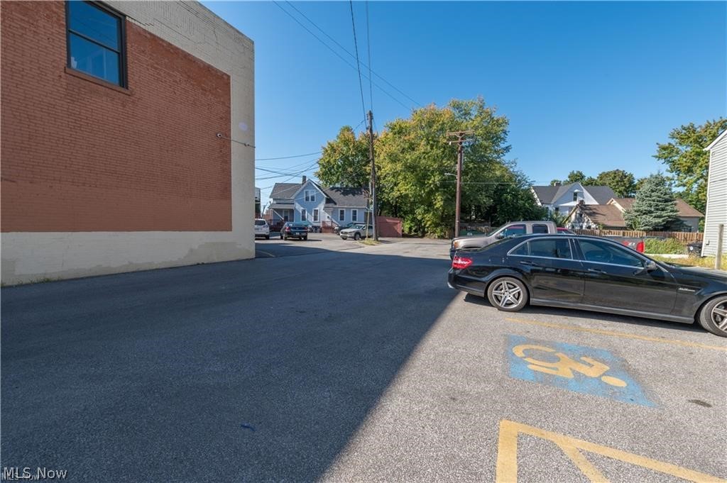 2082 W 65th
