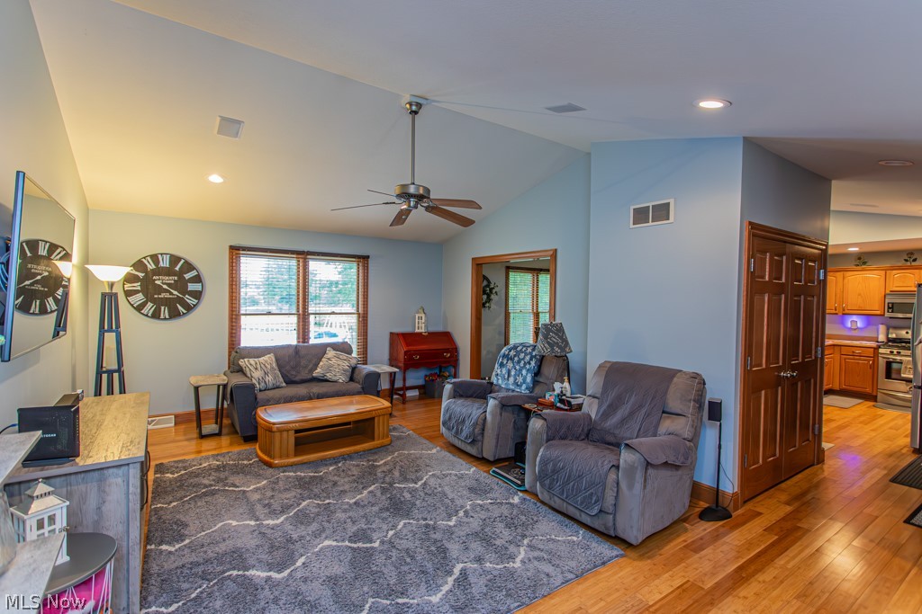 Oakwood Ave 02 - Residential