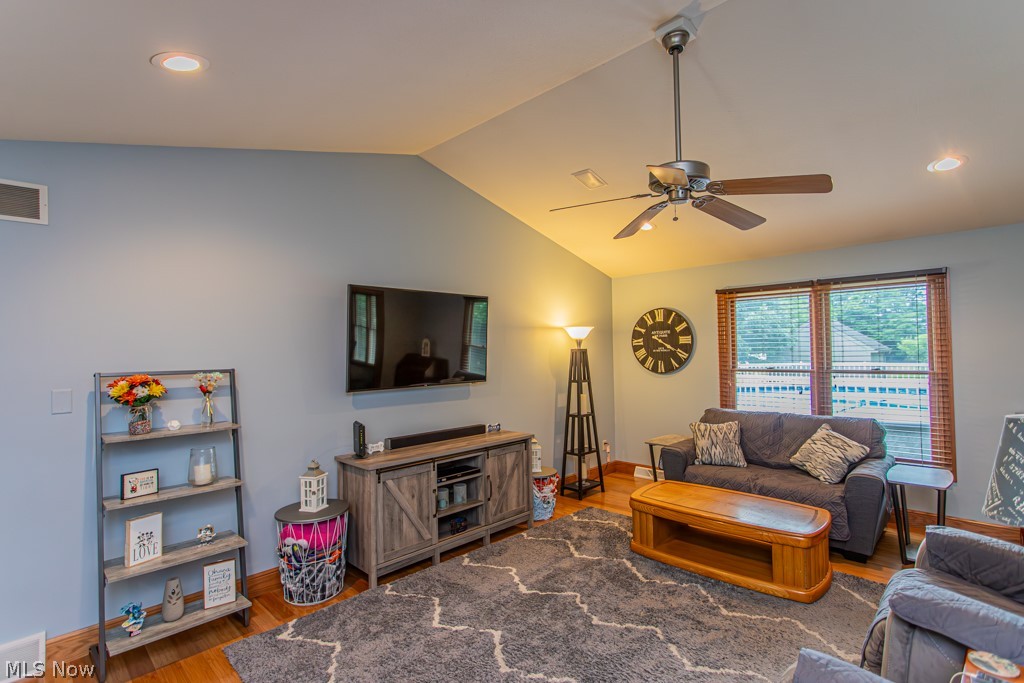 Oakwood Ave 02 - Residential
