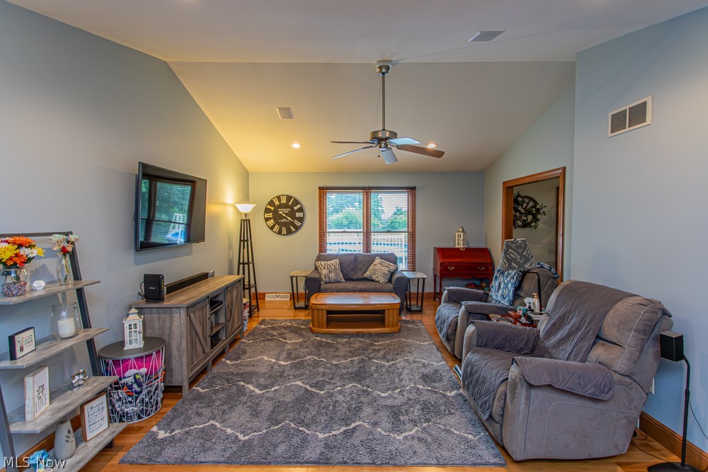 Oakwood Ave 02 - Residential