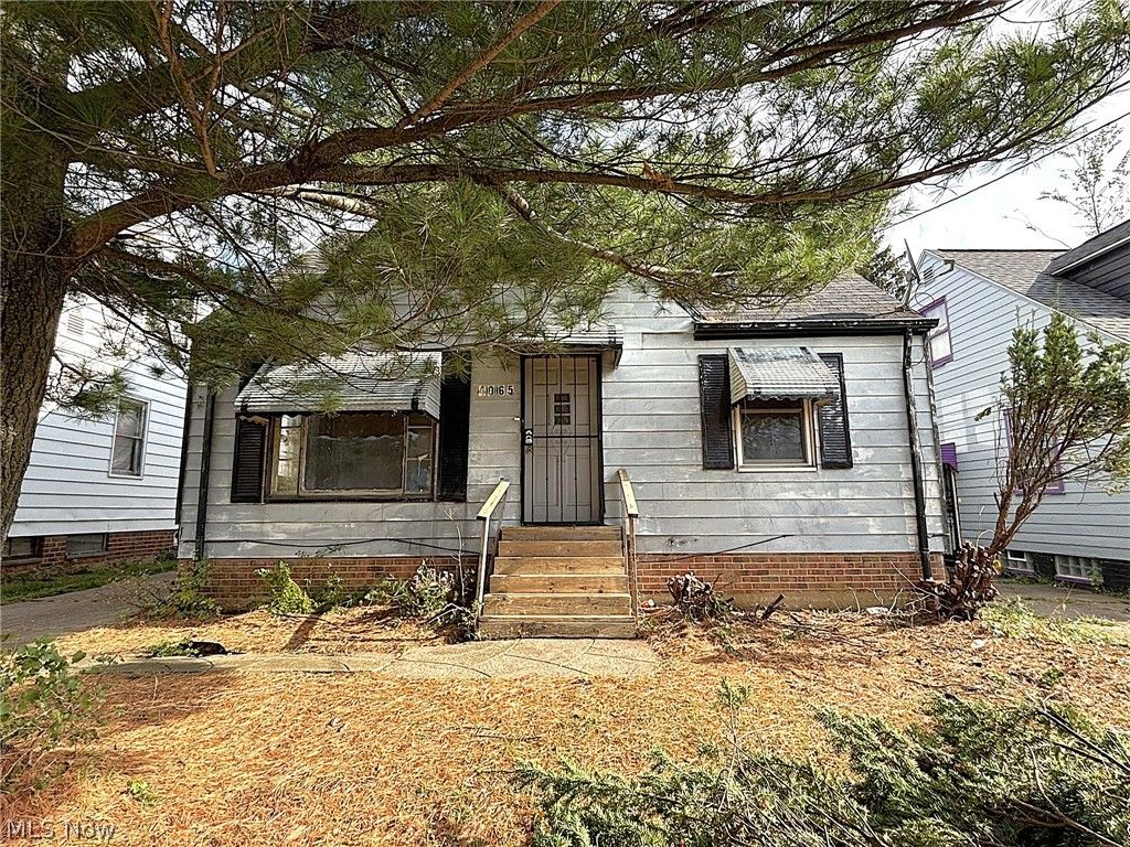 Photo of 4065 E 153rd Street, Cleveland, OH 44128 (MLS # 5187535)