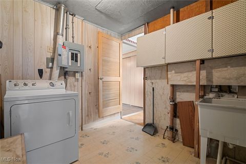 Tiny photo for 1937 Highlawn Avenue, Youngstown, OH 44509 (MLS # 5179079)