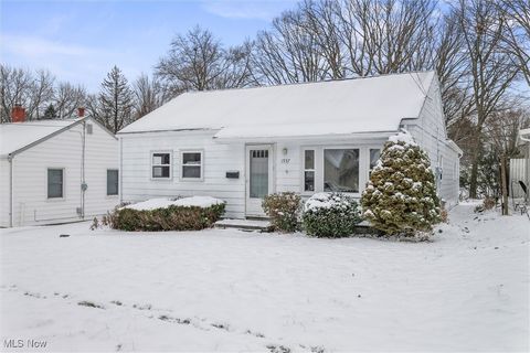 Tiny photo for 1937 Highlawn Avenue, Youngstown, OH 44509 (MLS # 5179079)