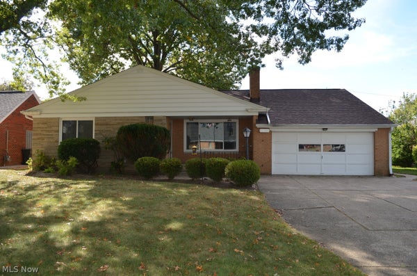 21145 PARKWOOD AVE, CLEVELAND, OH 44126 - Image 2fc7ffebb690ac42eb63995ee8d24b5c/1134691083