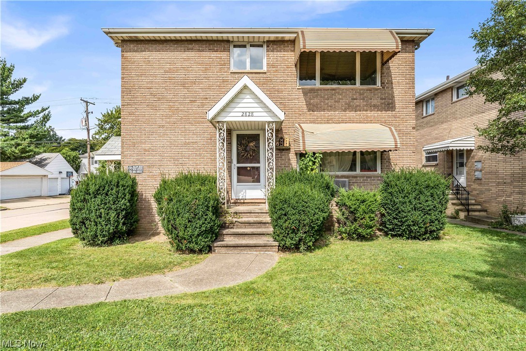 2828 Snow UP, Parma - Spacious 2 Bedroom, 1 bath UP unit! //
$925 rent / $925 deposit //
$49 application fee per adult //
NO SMOKING //
1 time $129 non-refundable set up fee paid at lease signing //
$30/month required resident benefit package; can include personal property/liability insurance for an additional $5/month for $35/month total. //
All applicants are required to fill out a PetScreening application, found on our website/app before being processed. Even if you have NO pets - this app must be filled out. 1-2 pets OK w/ approved PetScreening & PetFee (Some breed restrictions apply). 1 time, non-refundable pet fee of $200-500 per animal applies to all pets & must be paid prior to or when you pay your 1st month rent. (No fee for qualified assistance animals) //
Our application is processed through secure site: Findigs. They require ID & income verification. Without this, your app will not be processed. They offer 24/7 chat support on their app directly if you have any questions //
UP unit of a multi-family home! The spacious carpeted living room features a picture window that brings in the natural light!! The kitchen has a fridge and stove provided! The bathroom offers a shower / tub combo! The shared basement comes with washer and dryer hookups! //
Resident pays gas and electric. Resident to handle snow removal.