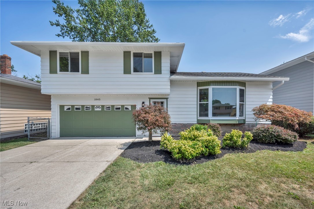 Welcome to your dream home in Wickliffe, OH!
Tucked away on a quiet cul-de-sac, this stunningly remodeled split-level home offers the perfect blend of modern luxury, thoughtful upgrades, and a prime location. Completed in 2025, no detail has been overlooked—everything is brand new from top to bottom.
This 3-bedroom, 2.5-bath home has been fully transformed with:
All-new windows throughout for enhanced energy efficiency and natural light
Brand new American Standard furnace and central AC for year-round comfort
New water heater
New electrical panel, breakers, and complete rewiring
All new plumbing throughout the home
The heart of the home is the fully reimagined kitchen, featuring:
Soft-close cabinetry
Quartz countertops
Brand new appliances including a refrigerator, dishwasher, stove, microwave, washer, dryer, and garbage disposal
New plumbing to accommodate a convenient pot filler above the stove
Open concept layout with a spacious island, perfect for entertaining
Additional highlights include:
New smart garage door opener
New doors, baseboards, and luxury vinyl flooring throughout
Fresh interior and exterior paint
Three completely new bathrooms, including:
A luxurious new master ensuite with elegant tilework
A full bath on the entry level featuring trendy tile and a towel warmer
A half bath added upstairs, showcasing stylish, high-end finishes
Enjoy a cozy family room on the lower level, along with a dedicated laundry area for convenience.
Located just minutes from shopping, restaurants, parks, golf courses, and with easy access to I-90 and Route 2, this home offers both modern comfort and unbeatable convenience.