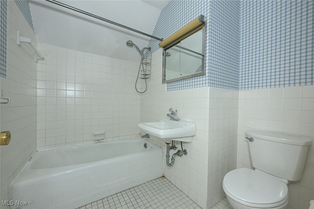 5233 S Park Drive, Lorain, Ohio image 26