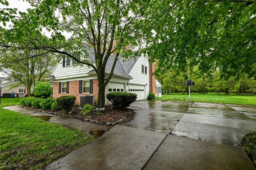 5233 S Park Drive, Lorain, Ohio image 4