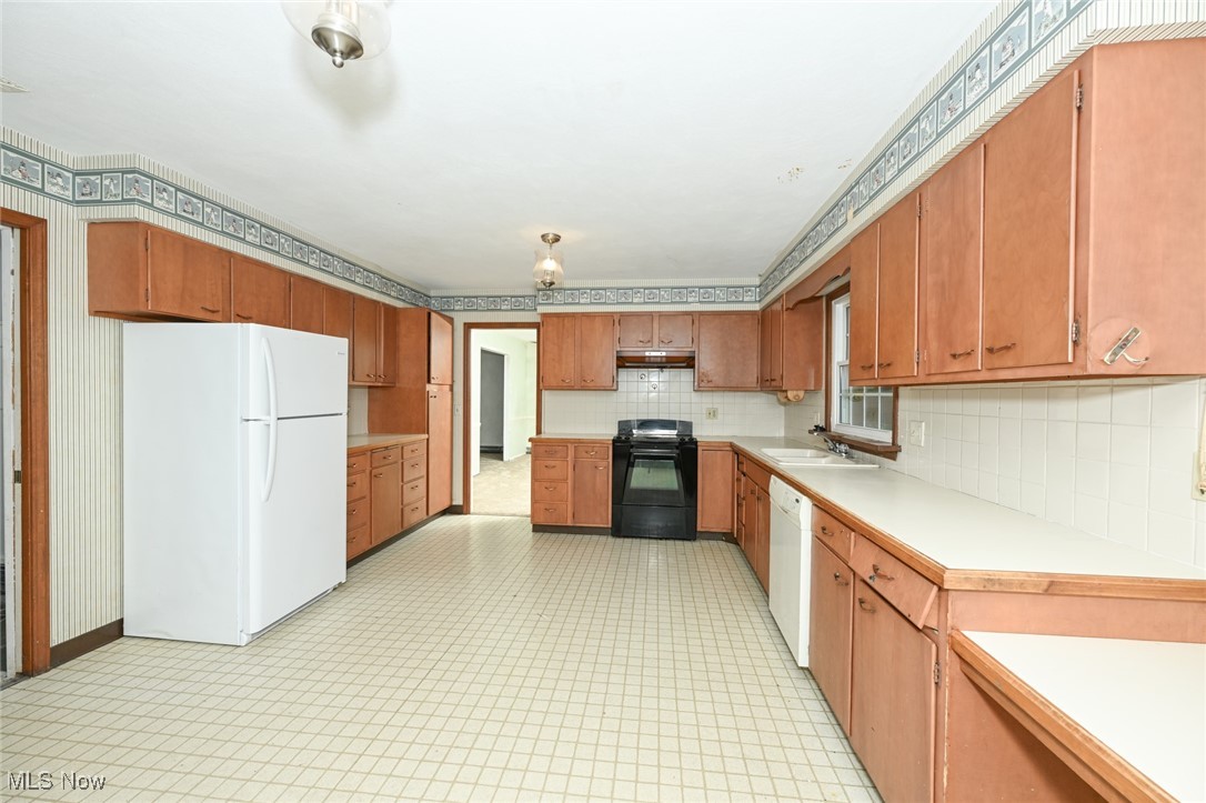 5233 S Park Drive, Lorain, Ohio image 17
