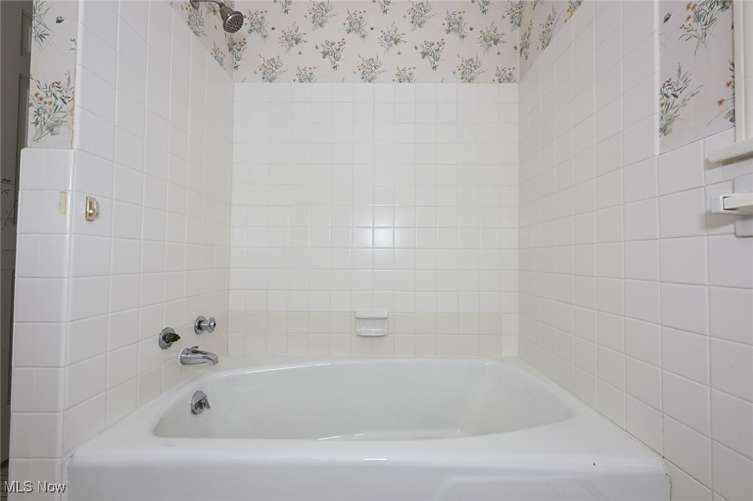 5233 S Park Drive, Lorain, Ohio image 35