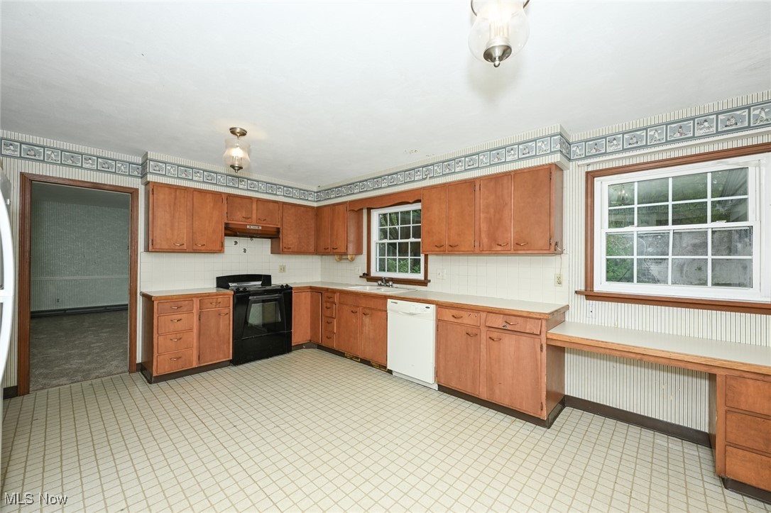5233 S Park Drive, Lorain, Ohio image 16