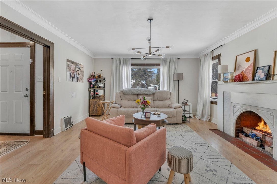 127 Roslyn Drive