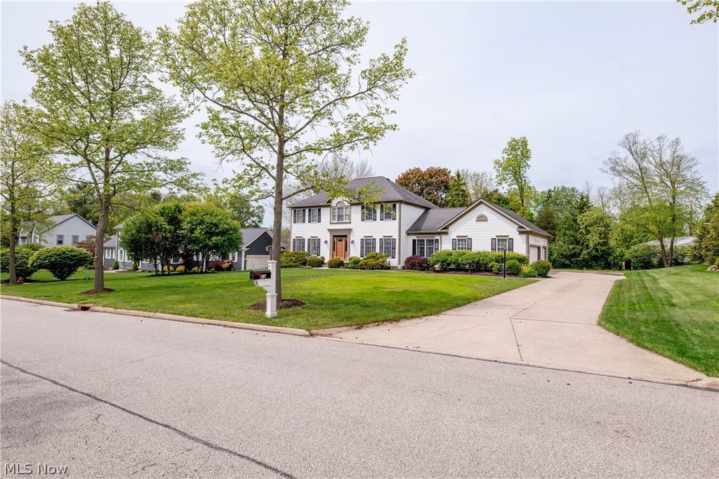 Photo of 23 Brandywine Drive, Hudson, OH 44236 (MLS # 5212866)