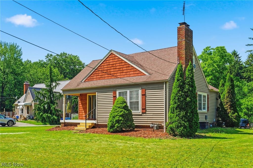 Photo of 1793 E Turkeyfoot Lake Road, Akron, OH 44312 (MLS # 5222664)
