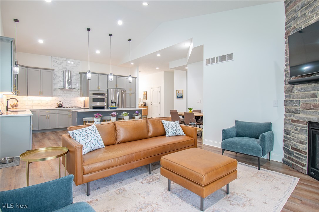Pin Oaks II - Residential