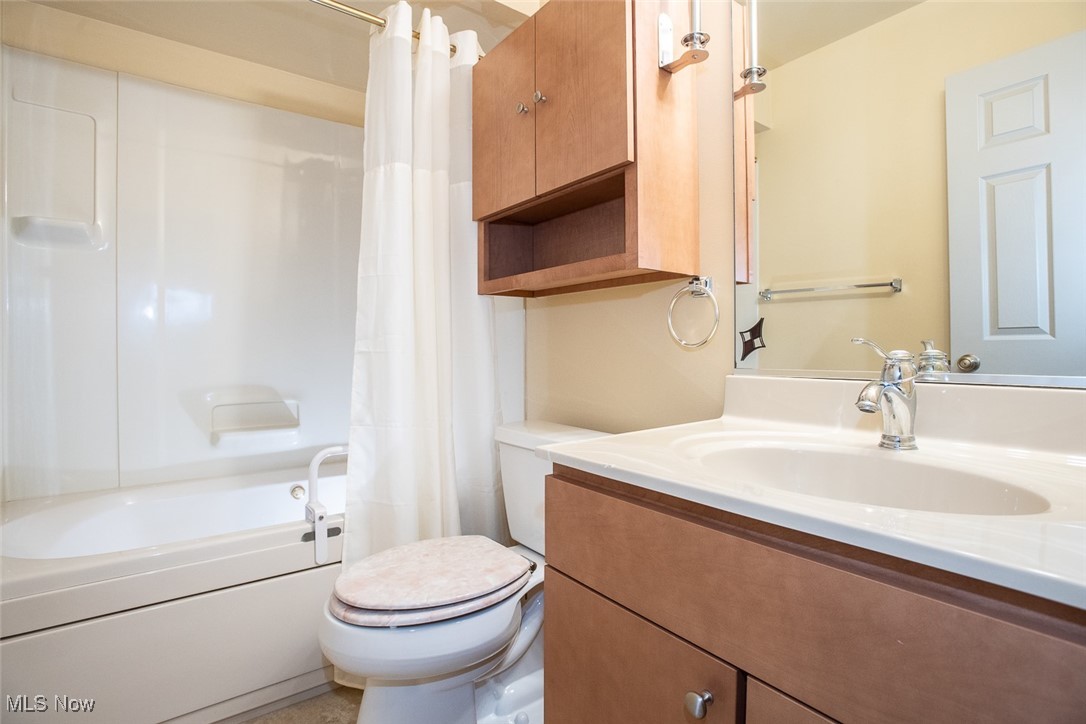 Macintosh Farms Condo 01 - Residential