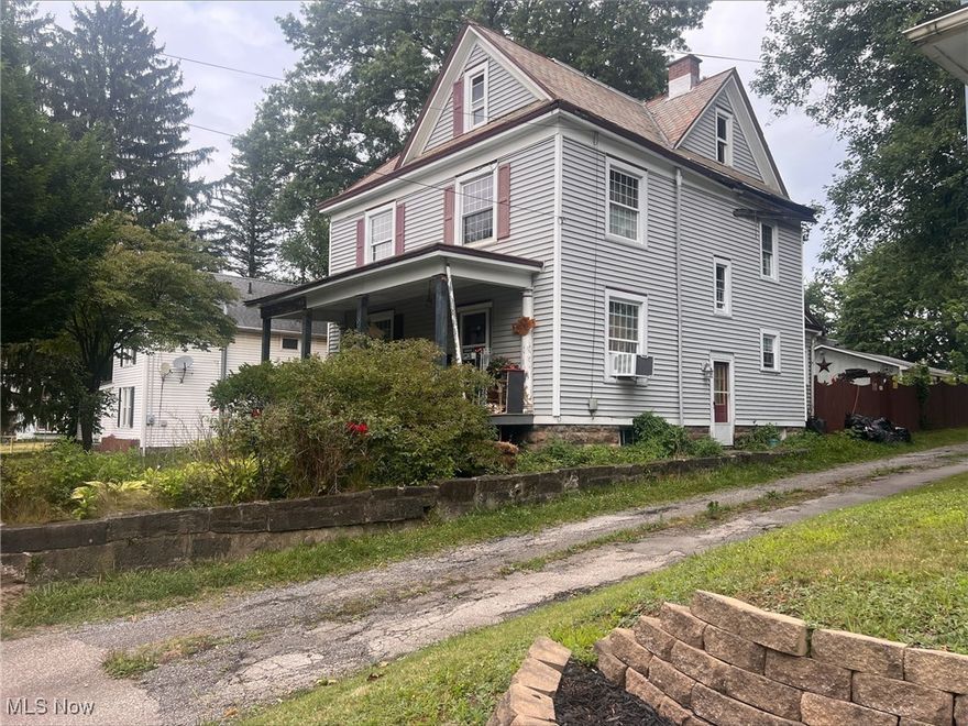 This is an ONLINE ONLY foreclosure sale. There are NO SHOWINGS. Deposit due by wire transfer within 48 upon conclusion . Cash deal; funding must take place within 30 days of confirmation of sale.  Buyer’s Premium shall apply. Subject to postponement and cancellation. Full terms and conditions at online registration.