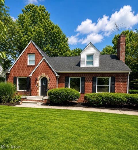 Homes For Sale - 627 Greenwood Avenue<br/> Akron, OH 44320