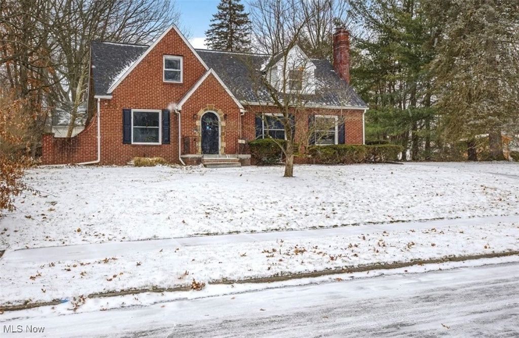 Photo of 627 Greenwood Avenue, Akron, OH 44320 (MLS # 5179015)