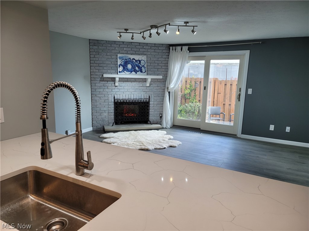 Puritas Park Townhome - Residential